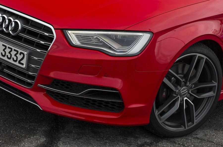 Детали интерьера Audi S3 Sedan (8V) 2013 года  (WW) (фото 78 из 95)